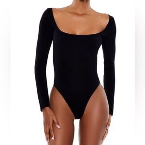 FINAL SALE ‼️NEW Seamless Fitted Bodysuit size Small